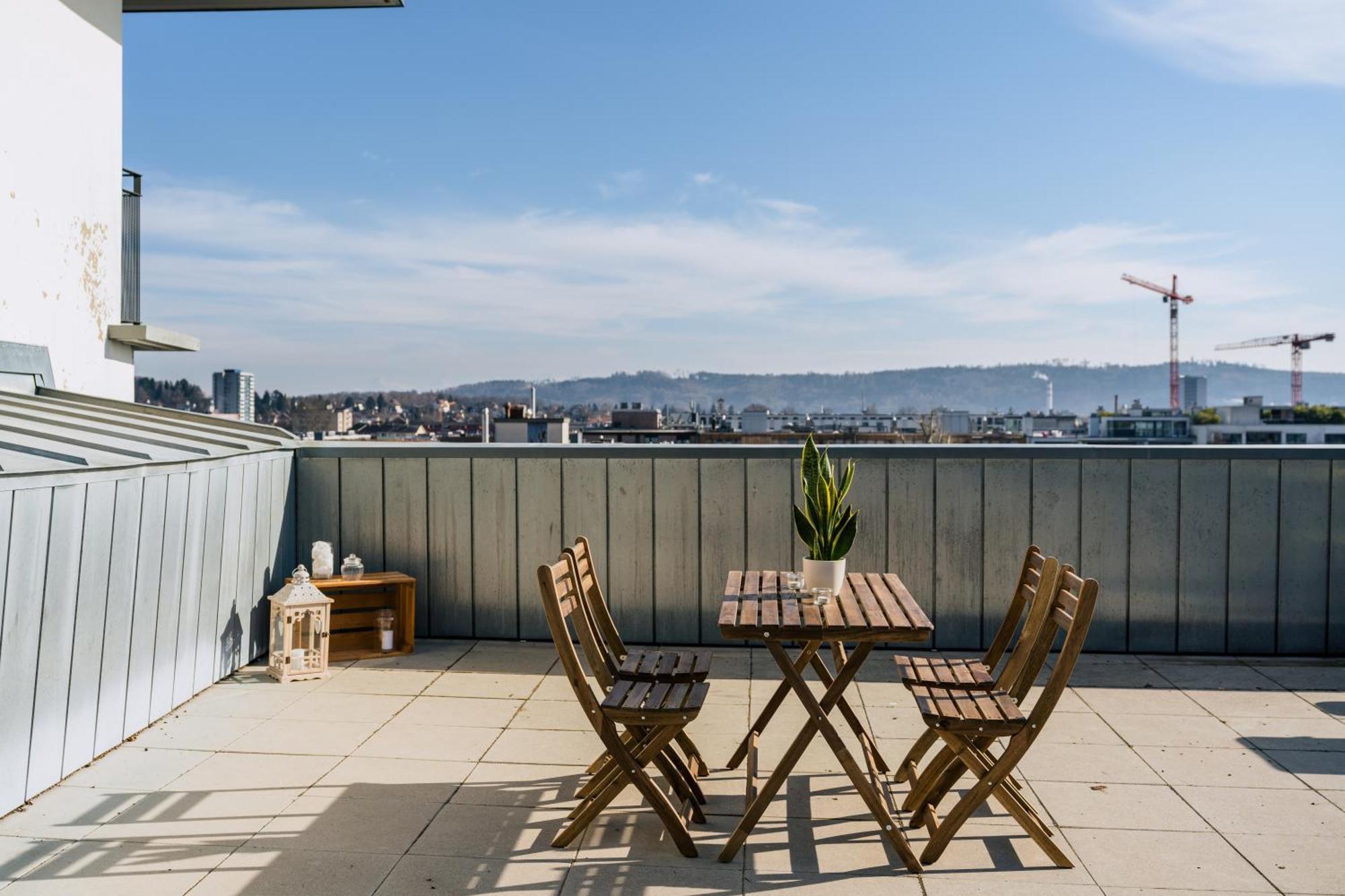 City Apartment With Rooftop Terrace Biel Buitenkant foto